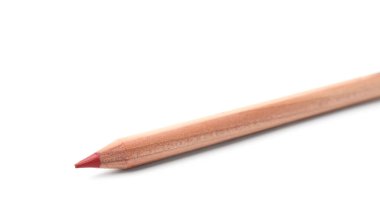 Bir dudak kalemi beyaza izole edilmiş. Kozmetik ürünü