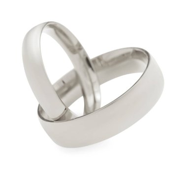 Parlak gümüş alyanslar beyazda izole edilmiş