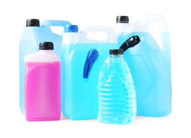 Beyaz teneke ve şişelerde antifriz var.