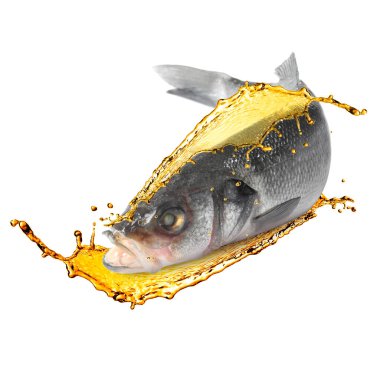 Yağlı taze balıklar beyaz arkaplanda sıçrıyor