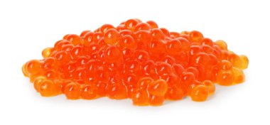 Beyaz üzerine izole edilmiş lezzetli kırmızı havyar yığını.