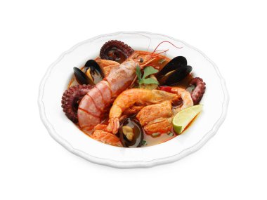 Beyaz tenceredeki lezzetli deniz ürünleri çorbası.