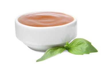 Lezzetli köri sosu ve bembeyaz fesleğen.