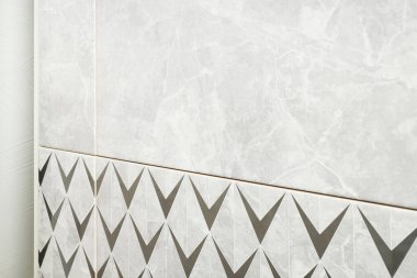 Mağazada güzel desenli döşeme örnekleri, yakın çekim