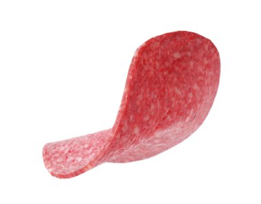 Beyaz üzerine izole edilmiş lezzetli füme sosis dilimi.