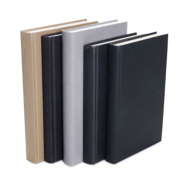 Birçok kapalı ciltli kitap beyaz üzerine izole