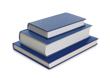 ciltli kitap üzerinde beyaz izole yığını