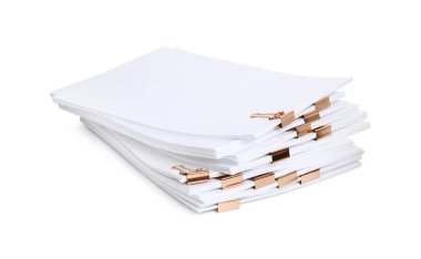 Beyaz üzerine izole edilmiş kağıt sayfaları ile cilt ataçları