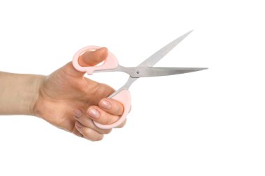 Beyaz arka planda makaslı kadın, yakın plan.