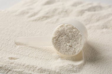 Arkaplan olarak kolajen tozu ve kepçesi, yakın plan