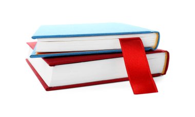 Kurdele yer imi ve beyaz üzerine izole kırmızı kitap