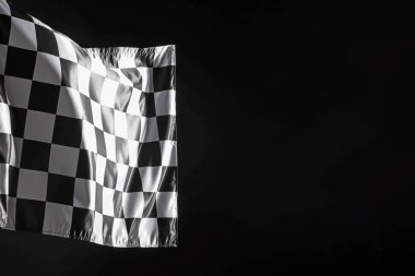 Siyah arkaplanda bir yarış bayrağı, metin için boşluk