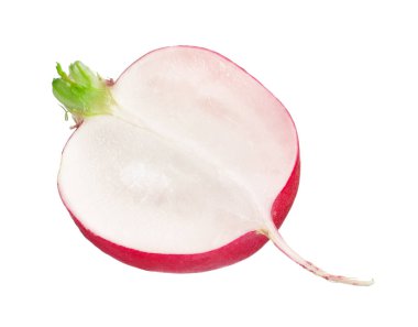 Taze olgun turp parçası beyaza izole edilmiş.