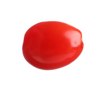 Taze olgun bir domates beyaza izole edilmiş.