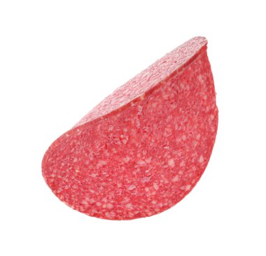 Beyaz üzerine izole edilmiş lezzetli füme sosis dilimi.