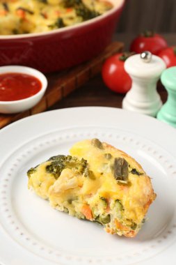 Masada lezzetli sebze güveci var, yakın plan.