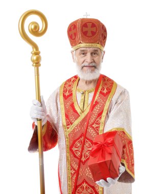 Aziz Nicholas beyaz arka planda hediye veriyor