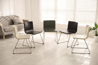 Grup psikoterapi seansı için daireler oluşturun.