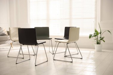 Grup psikoterapi seansı için daireler oluşturun.