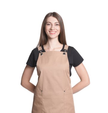 Beyaz arka planda gülümseyen baristanın portresi