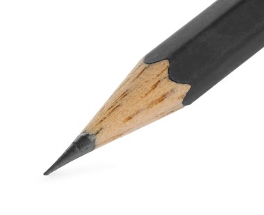 Beyaza izole edilmiş keskin bir grafit kalem.