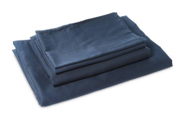 Beyaz arkaplanda ipeksi çarşaf yığını