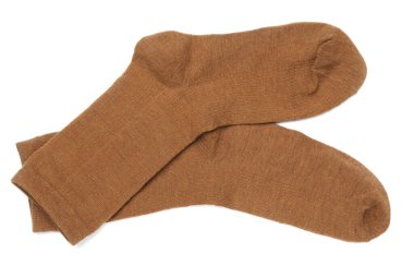 Bir çift kahverengi çorap beyaza izole edilmiş, üst manzara