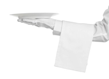 Beyaz arka planda boş tabağı ve peçetesi olan adam, yakın plan.