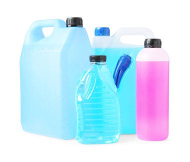 Beyaz teneke ve şişelerde antifriz var.