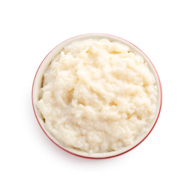 Beyaz tenceredeki leziz sütlaç, üst manzara