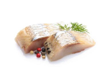 Dereotlu ve biberli lezzetli ringa balıkları.