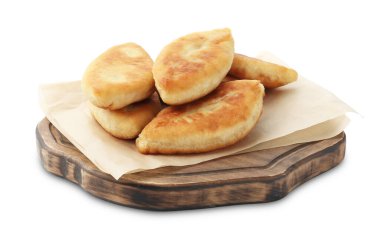 Lezzetli kızarmış pirizky (doldurulmuş turtalar) beyaz üzerine izole edilmiş.