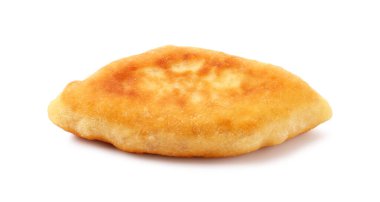 Lezzetli kızarmış pirizhok (doldurulmuş turta) beyaz üzerine izole edilmiş.