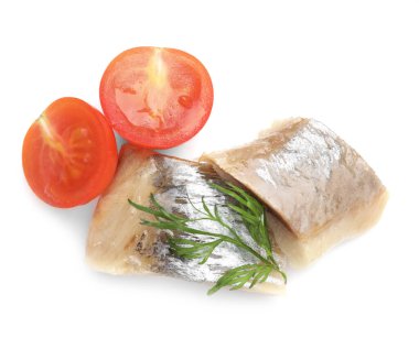 Domatesli ve dereotlu leziz ringa balıkları.