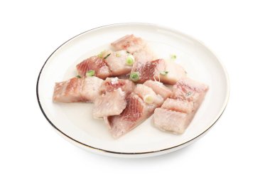 Beyaz soğanlı lezzetli ringa balıkları.