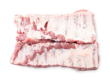 Beyaz üzerine izole edilmiş taze çiğ domuz pirzolası.