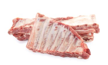 Taze çiğ Domuz kaburga üzerinde beyaz izole