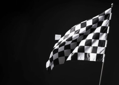 Siyah arkaplanda bir yarış bayrağı, metin için boşluk