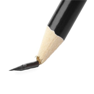Kırık bir grafit kalem beyaza izole edilmiş.