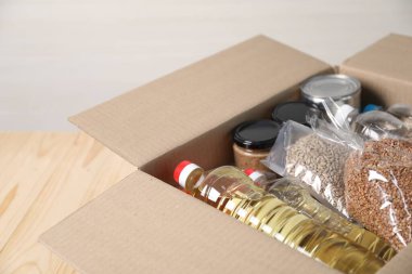 Masadaki farklı gıda ürünleri, yakın plan.