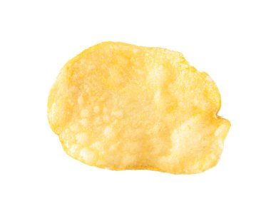 Beyaza izole edilmiş lezzetli bir patates cipsi.