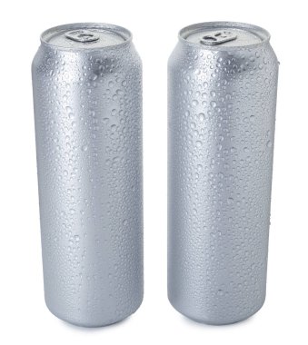 Beyaz teneke üzerinde iki ıslak teneke kutu