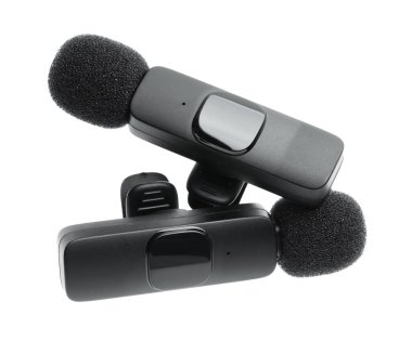 Lavalier mikrofonları beyaza izole edilmiş. Ses ekipmanları