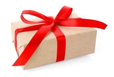 Kraft kağıdına sarılı hediye, yay beyaza izole edilmiş.