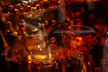 Kola köpüklü, makro manzaralı. Lezzetli içki