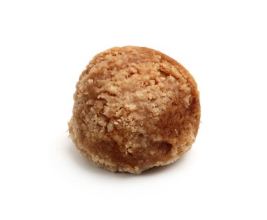 Bir kepçe leziz dondurma beyazda izole edilmiş.