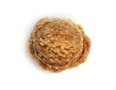 Bir kepçe leziz dondurma beyaza izole edilmiş, manzaranın üstünde