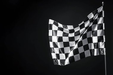 Siyah arkaplanda bir yarış bayrağı, metin için boşluk