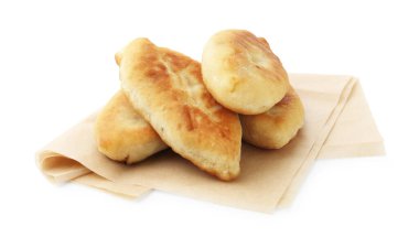 Lezzetli kızarmış pirizky (doldurulmuş turtalar) beyaz üzerine izole edilmiş.