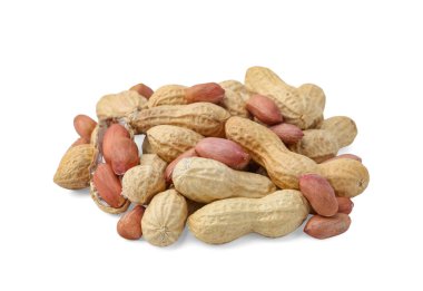 Beyaz üzerine izole edilmiş farklı fıstık yığını.